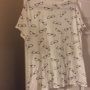 Forever 21 Tops - White T-shirt with sunglass design Forever 21 Tops - White T-shirt with sunglass design